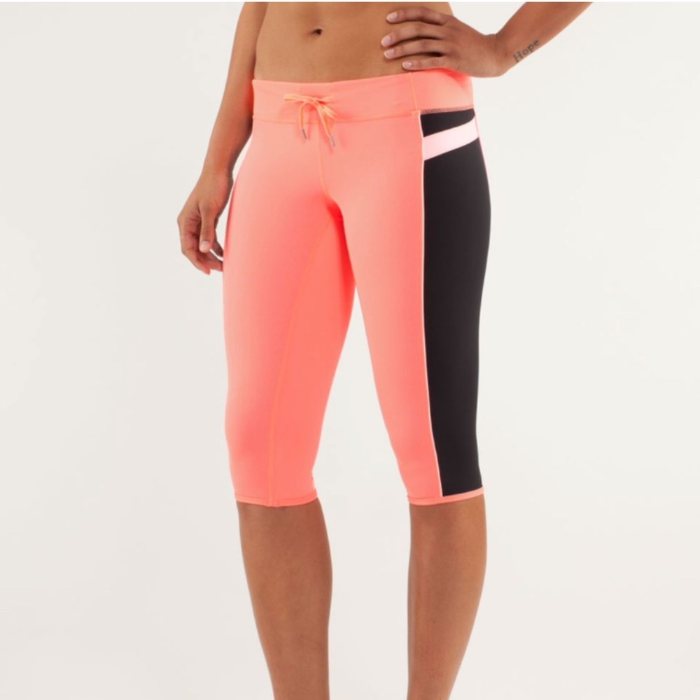 Lululemon Pop Orange / Black / Bleached Coral HEAT IT UP Crop Leggings Women's 2